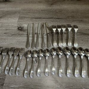 Wallace 18/10 Stainless Silver Flatware Set - Classic Pattern